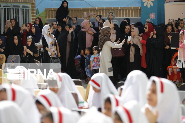 نوآموزان مازندرانی سال تحصیلی را با مشق باران آغاز کردند