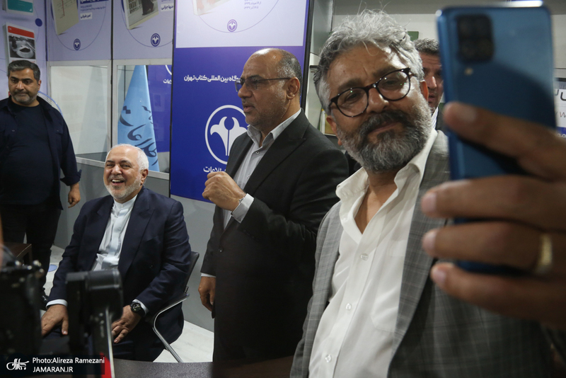 مراسم چاپ هفتم خاطرات ۸ساله محمدجواد ظریف