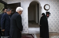 دیدار معاون اول رئیس‌جمهور با خانواده‌های  شهید رئیسی و شهید مالک رحمتی (2)