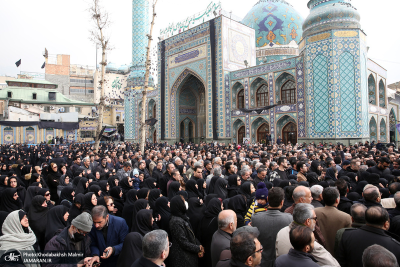 اقامه نماز سید حسن خمینی بر پیکر ٣ تن از شهدای سانحه هواپیمای اوکراینی