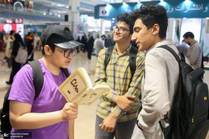 غرفه موسسه تنظیم و نشر آثار امام خمینی (س) در سی و پنجمین نمایشگاه کتاب تهران- 2