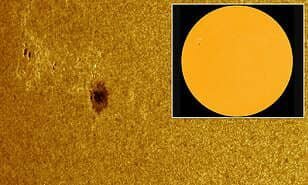 یک لکه خورشیدی بزرگ در حال چرخش به سمت زمین