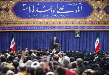 رهبر انقلاب با اشاره به حوادث اخیر در کشور: اعتراض به جاست اما اعتراض غیر از اغتشاش است/ ما با معترض حرف می‌زنیم باید حرف بزنند مسئولین با معترض با اغتشاشگر حرف زدن فایده‌ای ندارد؛ اغتشاشگر را باید به جای خودش نشاند/ ما دشمن را به زانو در خواهیم آورد