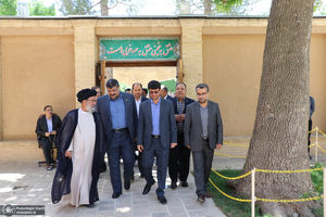 بازدید رئیس مرکز وکلای قوه قضائیه از بیت تاریخی امام خمینی