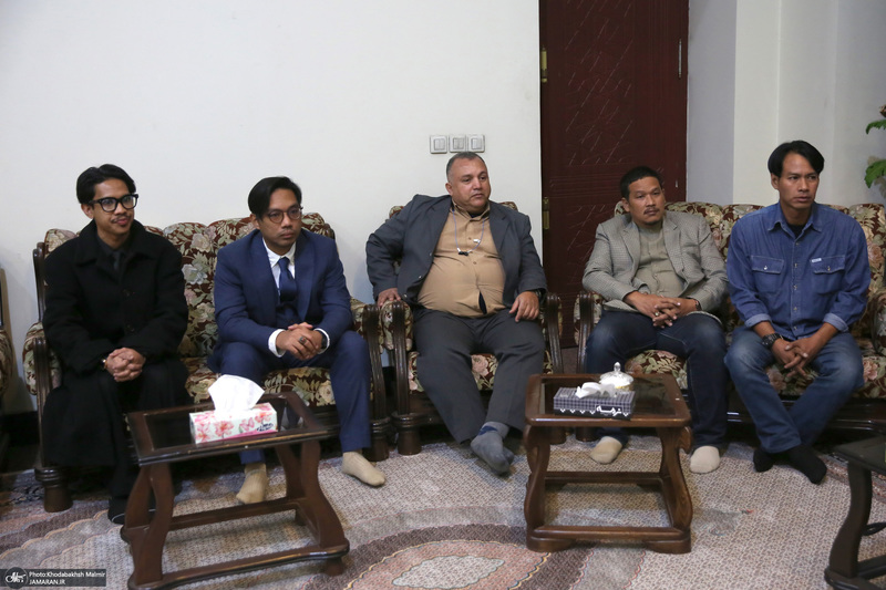 دیدار جمعی از اساتید ودانشجویان کشور تایلند با سید حسن خمینی