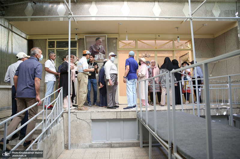 بازدید جمعی از گردشگران خارجی از بیت امام خمینی در جماران‎‎