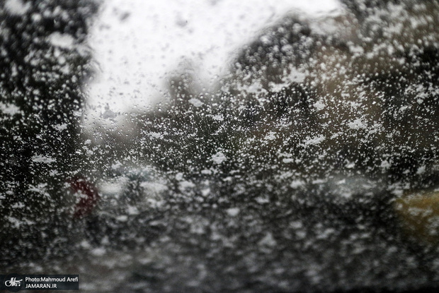 بارش برف پاییزی دامنه‌های کوه دنا + فیلم