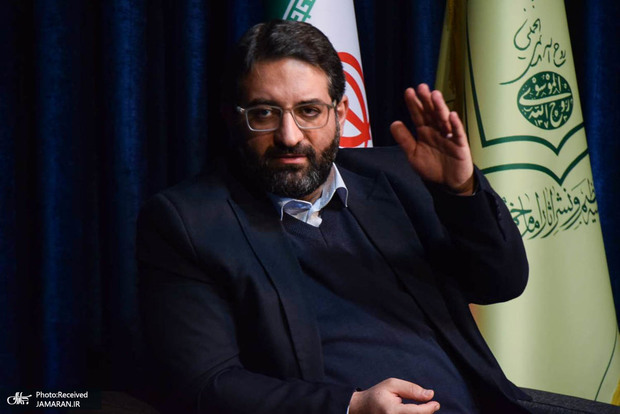 طاهری، عضو هیأت علمی دانشگاه امام حسین(ع): امام خمینی(س) مردمی که تماشاگر عرصه سیاسی شده بودند را وسط میدان آورد/ ایشان نه تنها حق اعتراض را می‌پذیرد، بلکه در موارد متعددی تشویق هم دارد