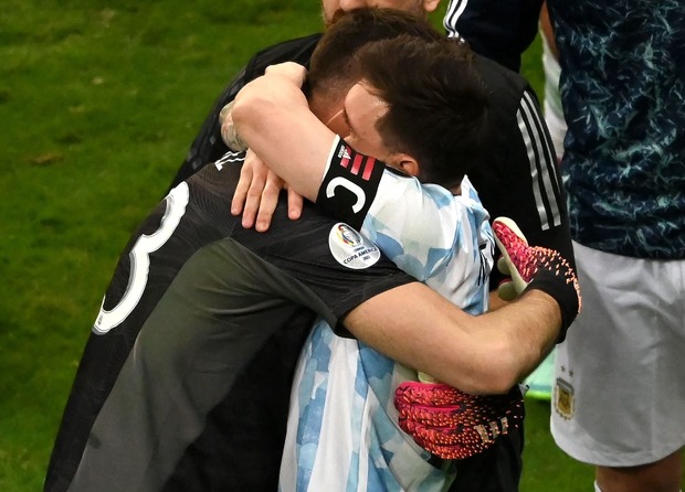 اشک های مسی پس از صعود آرژانتین به فینال کوپا آمریکا+عکس
