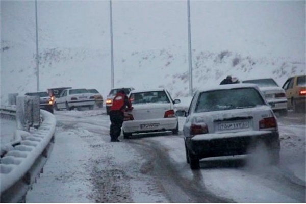 عملیات امدادرسانی به هموطنان محصور در برف و سیل همچنان ادامه دارد/ امدادرسانی از مرز 60 هزار تن گذشت