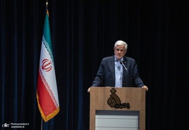 عارف: همه خود را متخصص «مدیریت» می‌دانند! شیوه‌های کلاسیک مدیریت دیگر پاسخگو نیست/ اگر فناوری بر انسان چیره شود، نمی‌دانیم چه اتفاقی می‌افتد/ به مدیران آینده‌ساز نیازمندیم/ دانشجویان از روی سوز دل صحبت می‌کنند