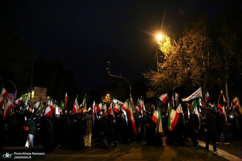 حركت دسته مردمى پرچمداران ايران به مناسبت روز جمهوری اسلامی ایران