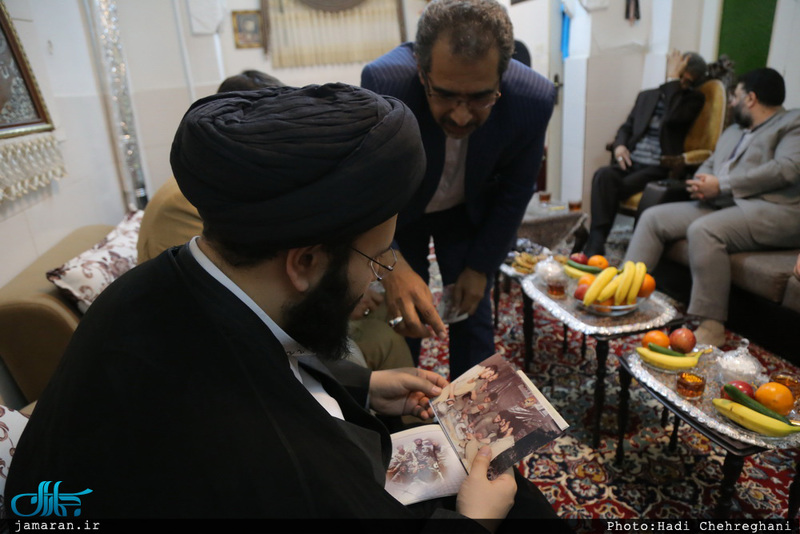 دیدار سید علی خمینی با خانواده شهیدان مهدی زین الدین و محمد جواد دل آذر