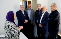 دیدار پزشکیان با جمعی از خانواده های آسیب دیده از جنگ (3)