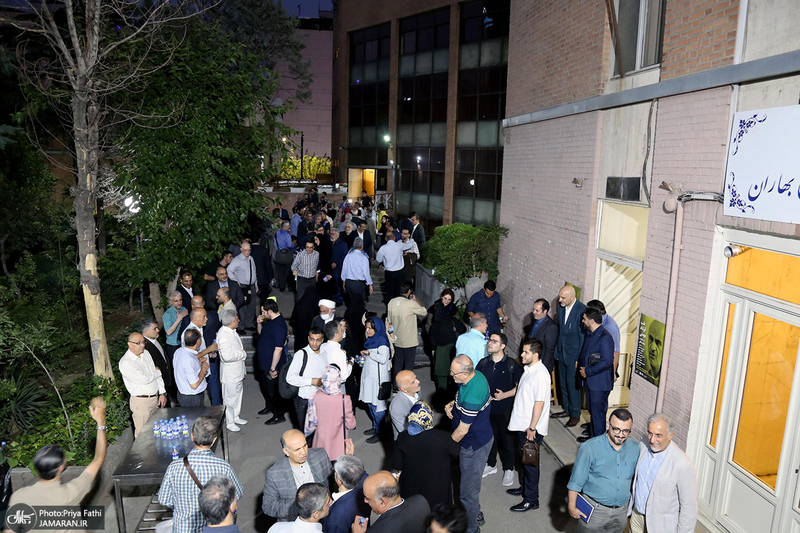 شب بزرگداشت «فرشاد مومنی»