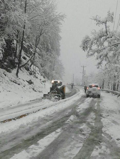 تردد در مناطق کوهستانی گیلان فقط با زنجیرچرخ امکانپذیر است