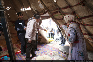 بازدید احمد مسجد جامعی از نمایشگاه «عطر یاس» در حرم مطهر امام خمینی(س)-2