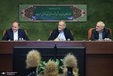 حضور پزشکیان در وزارت جهاد کشاورزی در روزی که شایعه استعفای نوری قزلجه مطرح شد/ رئیس جمهور: مسیر خدمت‌رسانی بدون وقفه ادامه دارد/ تأکید بر انسجام مدیریتی و تداوم برنامه‌ها