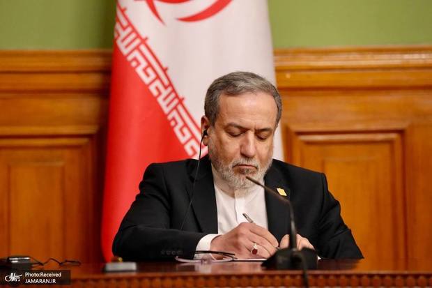 انتقاد عراقچی از سکوت و انفعال رئیس جمهور فرانسه: مایه تأسف است