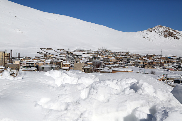 کودک 3ساله روستای خویه برای درمان به الیگودرز اعزام شد