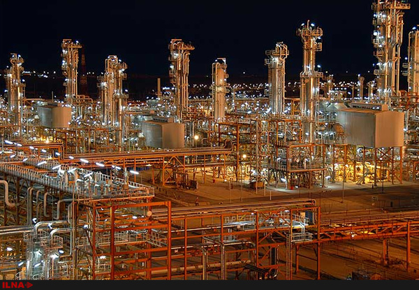 آغاز تولید بنزین از سومین کوره ستاره خلیج فارس  افزایش تولید بنزین تا 40 میلیون لیتر در روز