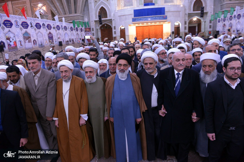 ادای احترام میهمانان سی‌ودومین کنفرانس بین‌المللی وحدت اسلامی نسبت به امام خمینی(س)