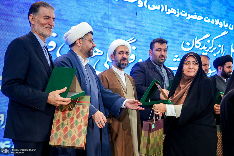 مراسم تجلیل از دانش آموزان برگزیده فرهنگی، هنری و قرآن، عترت و نماز منطقه 19