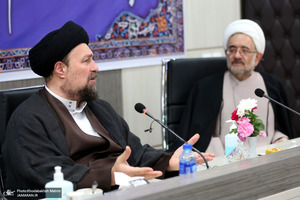 نشست صمیمانه اعضا هیات علمی پژوهشکده امام خمینی و انقلاب اسلامی با تولیت  معزز به مناسبت روز معلم