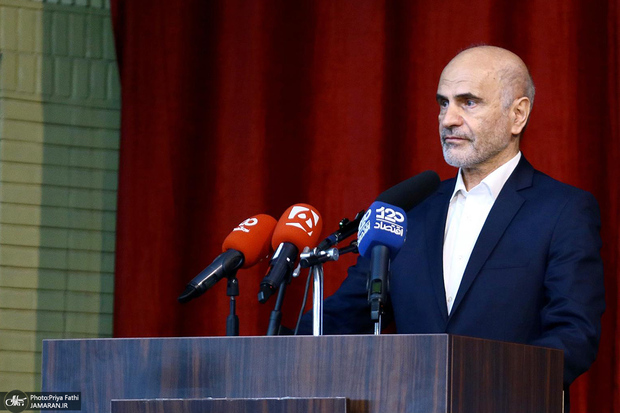 فرشاد مومنی: هیچ برنامه ‌ای برای مواجهه با بحرانها وجود ندارد/ اصلاح نظام بودجه‌ ریزی و توزیع عادلانه قدرت، تنها راه نجات ایران است/پیشنهاد فرهنگستان علوم برای کارشناسی طرح های دولت، نادیده گرفته شد/ به هشدارها بی‌ توجهی می شود