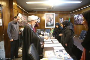 ورکشاپ هنر ی دانش آموزان هنرستان یادگار امام در حسینیه جماران