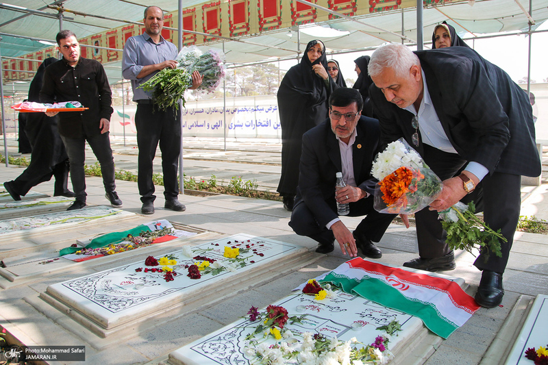 ادای احترام ورزشکاران و قهرمانان پارالمپیکی ایران به مقام شامخ شهدا