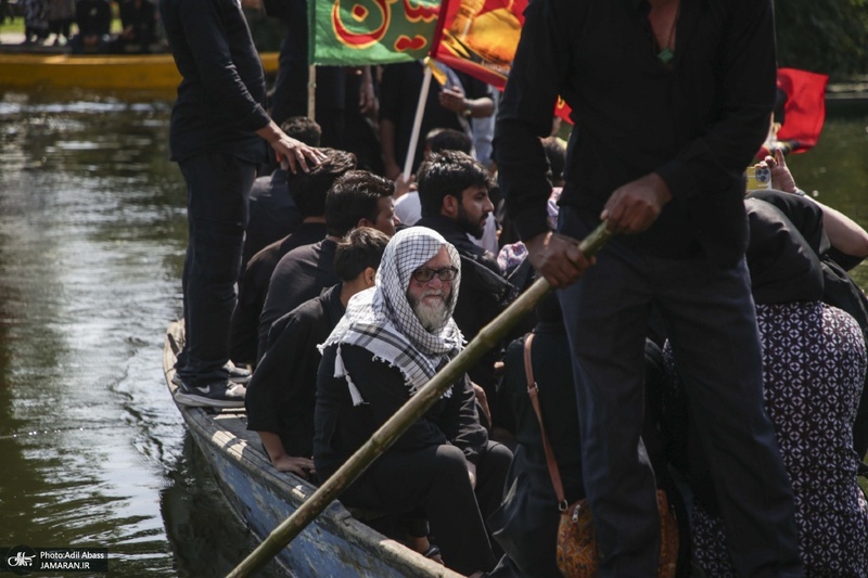 عزاداری سنتی کشمیری‌ها روی قایق