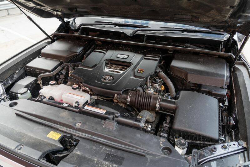 مقایسه تویوتا لندکروزر واقعی با لندکروز چینی/ لندکروزر ۳۰۰ بهتر است یا تانک ۵۰۰؟