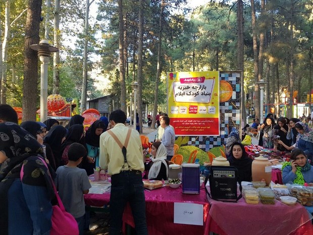 مردم با خرید از بازارچه خیریه حامی 230 دانش آموز نیازمند شوند