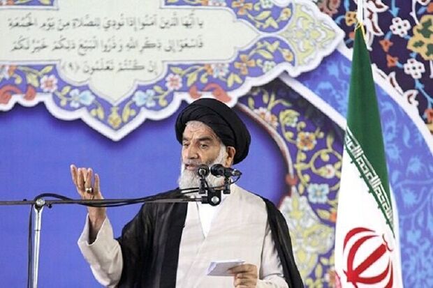 امام جمعه اهواز: خداوند فرمان تشکیل حوزه‌های علمیه را داد/ گروهی که بتوانند جای خالی انبیاء را پر کنند، علما هستند