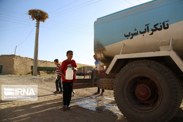 آب شرب ۱۰۰ روستای آذربایجان‌غربی با تانکر تامین می‌شود