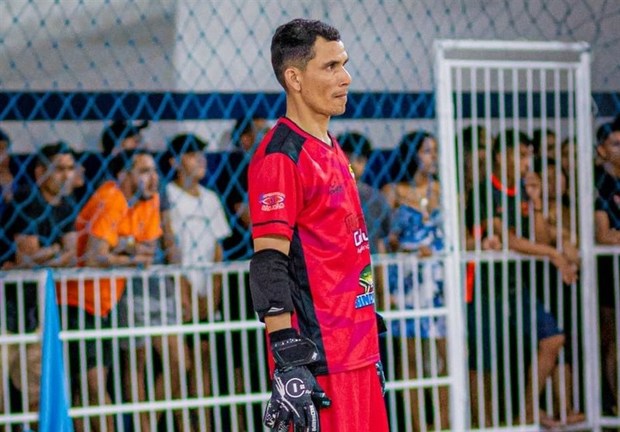 مرگ غم انگیز دروازه بان برزیلی بعد از مهار پنالتی در زمین+ ویدیو