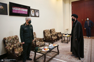 حاشیه های تجدید بیعت فرماندهان ارشد نیروهای مسلح با آرمان های امام خمینی (س)