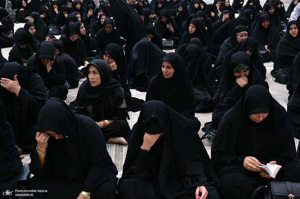 مراسم عزاداری شب هشتم محرم در حرم امام با حضور سید حسن خمینی و اقشار مختلف مردم