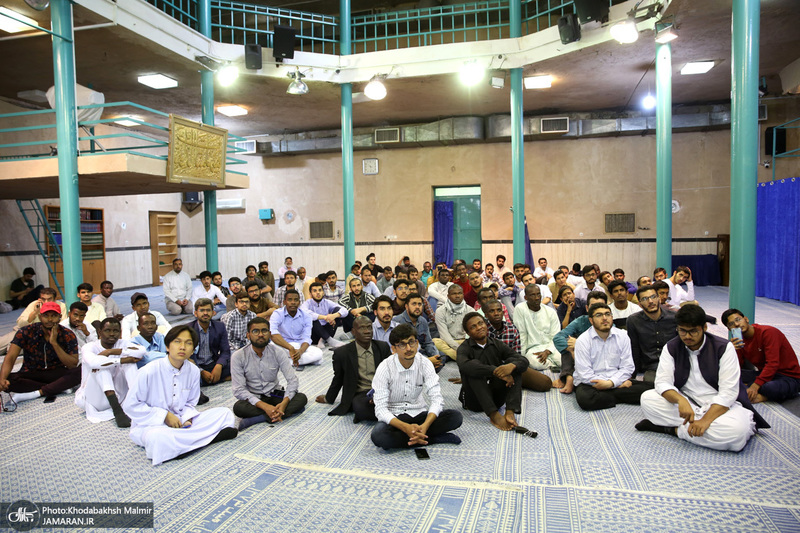 بازدید جمعی از طلاب خارجی جامعه المصطفی (ص) العالمیه از بیت امام خمینی (س) در جماران