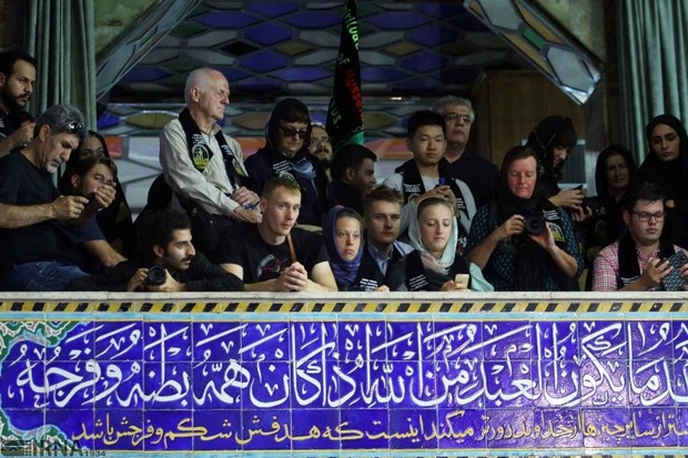 100 گردشگر خارجی از عزاداری یزدی ها در مسجد حظیره دیدن کردند
