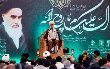 امام جمعه موقت تهران: امام خمینی دین را در عصر امروز احیا کرد