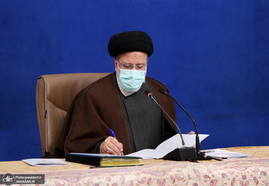 سید ابراهیم رئیسی مصوبه افزایش ظرفیت پزشکی را ابلاغ کرد