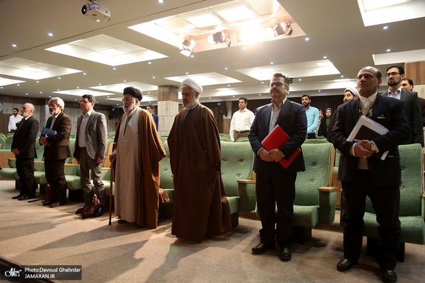 گزارشی از همایش نقد و واکاوی آثار مرتبط با زندگینامه امام خمینی(س)/ سخنان معادیخواه، تفرشی، رجایی و...