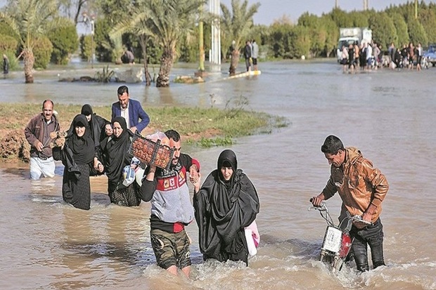 کارکنان اتاق بازرگانی خرمشهر به یاری سیل زگان شتافتند