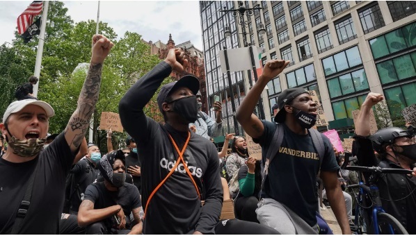  قتل یک سیاهپوست آمریکایی توسط پلیس باعث اعتراض گسترده در نیویورک شد