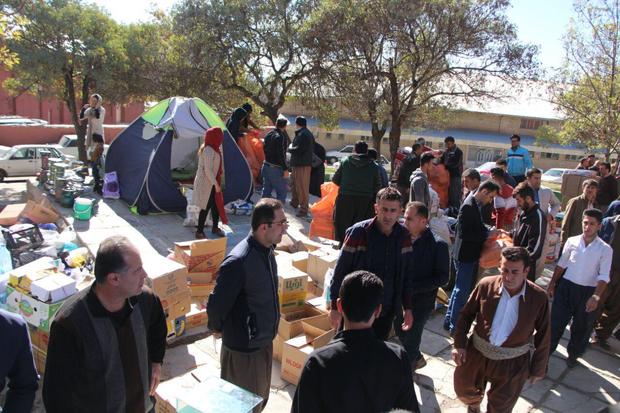 محموله بزرگ کمک های مردم مریوان به مناطق زلزله زده کرمانشاه ارسال شد