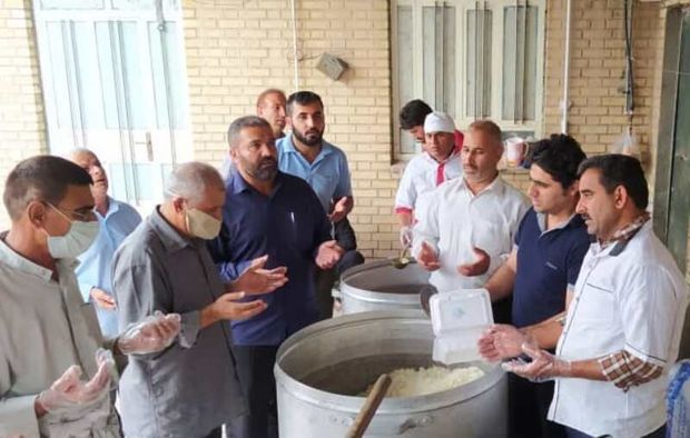 گروه جهادی شهید سعد روزانه ۷۵۰ پرس غذا بین نیازمندان دزفول توزیع می‌کند