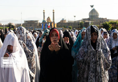 نماز ظهر اربعین در اضلاع مختلف حرم عبدالعظیم(ع) اقامه می‌شود