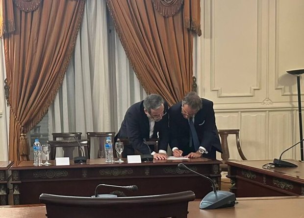 ایرنا: «سند قاهره» ذیل تعهدات پادمانی ایران تنظیم شده و بخش های قابل توجهی از آن قابلیت انتشار علنی ندارد/ تداوم فعالیت آژانس در ایران مشروط است؛ اگر غرب بخواهد اقداماتی علیه ایران انجام دهد، توافق لغو خواهد شد/ ایران از اهرم‌های لازم استفاده می‌کند